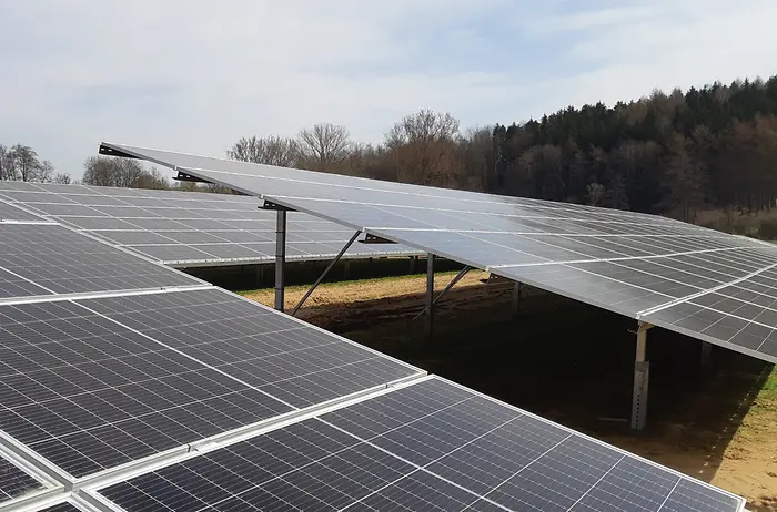 A close-up shot of the photovoltaic system in Wassertrüdingen.