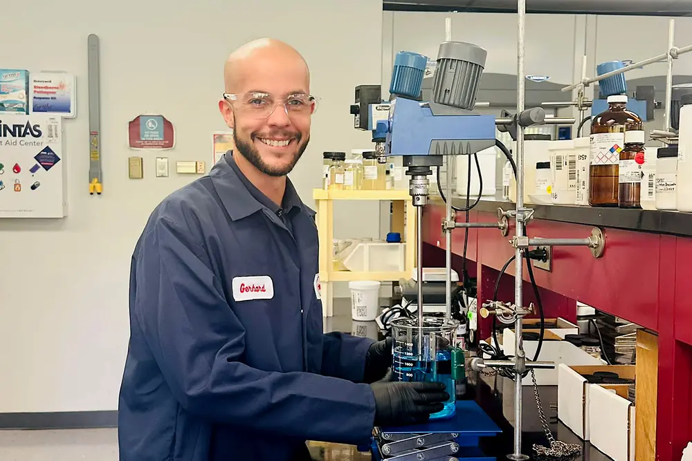 Gerhard Kummerow in the lab