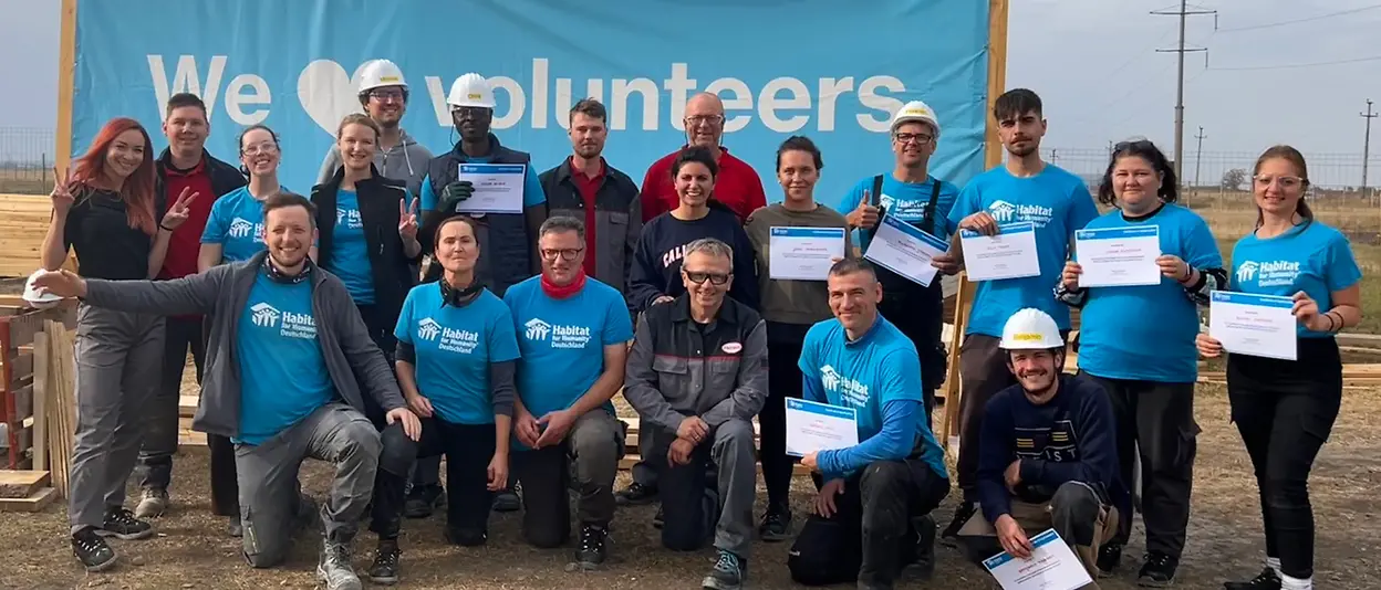 A group picture of the Henkel volunteers in Romania.