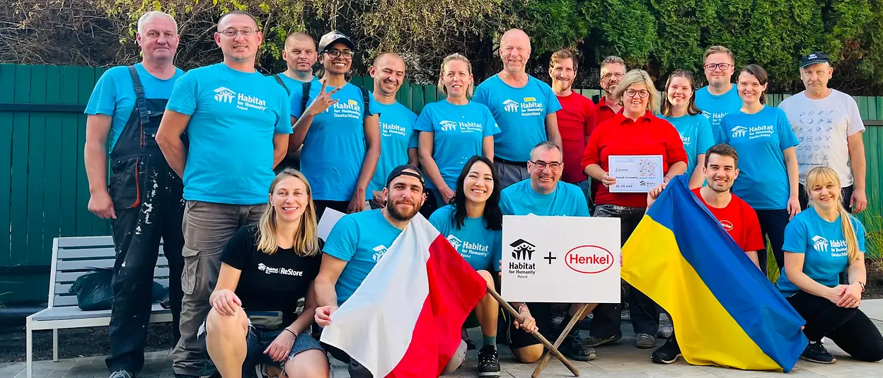 A group picture of the Henkel volunteers on their volunteering trip in Poland.